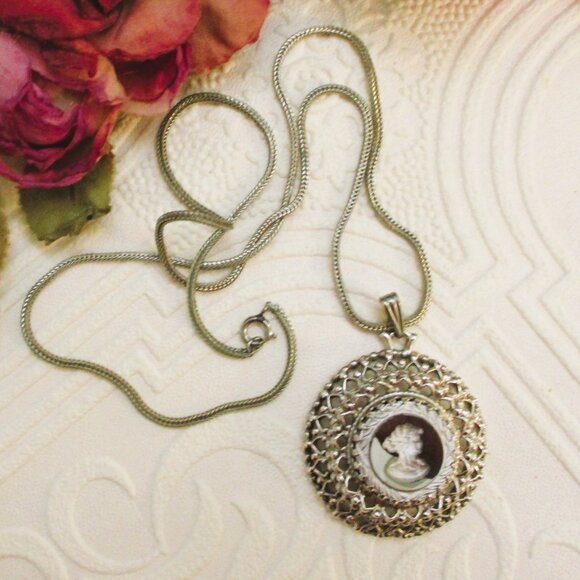 Vintage CARAVELLE BULOVA Watch Necklace: Whiting & Davis Cameo Pendant Watch - Picture 3 of 14